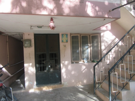 1) Li id 357 - Ground Floor House Entrance.JPG